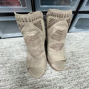 Khacki western style sandal